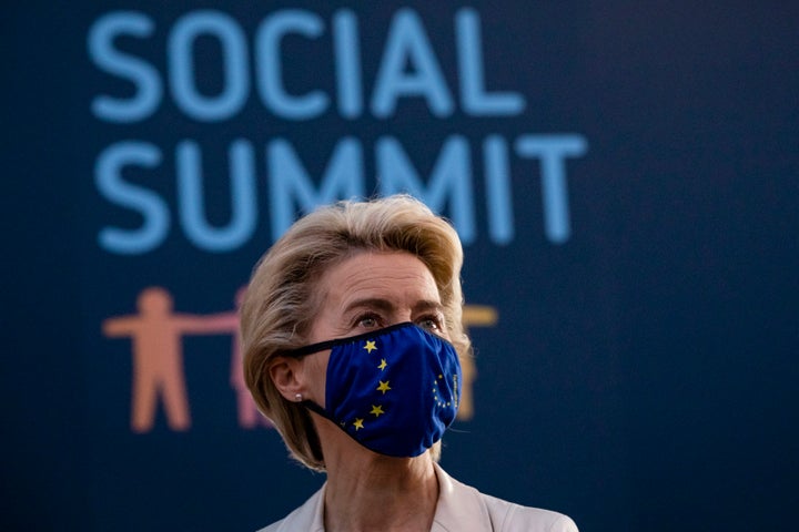 La presidenta de la Comisión Europea, Ursula Von der Leyen, en el Consejo Social de Oporto.
