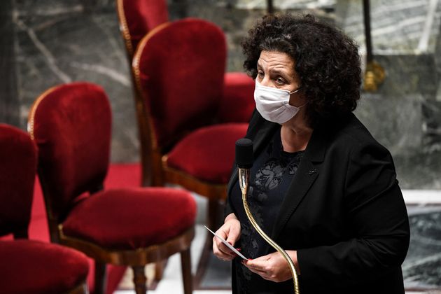 Frédérique Vidal, ici photographiée lors d'une prise de parole à l'Assemblée nationale en mars 2021, a réclamé des sanctions contre les élèves ayant diffamé des enseignants à Sciences Po Grenoble, ainsi que contre les organisations syndicales ayant fait enfler la polémique.