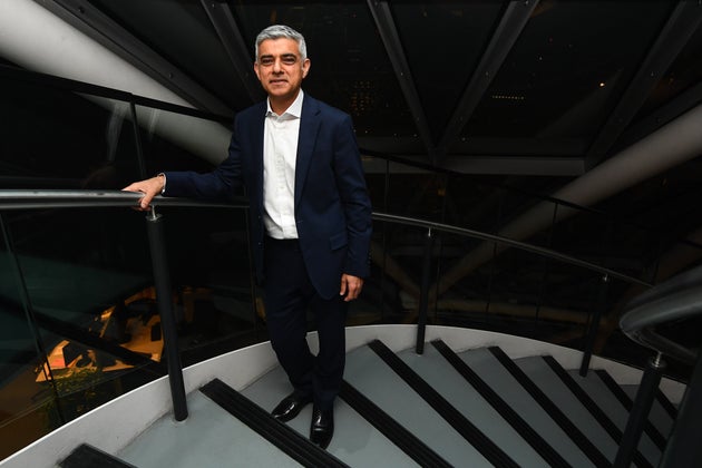 Bbc: Khan sindaco Londra ma solo a ballottaggio Bbc: Khan sindaco Londra ma solo a ballottaggio
