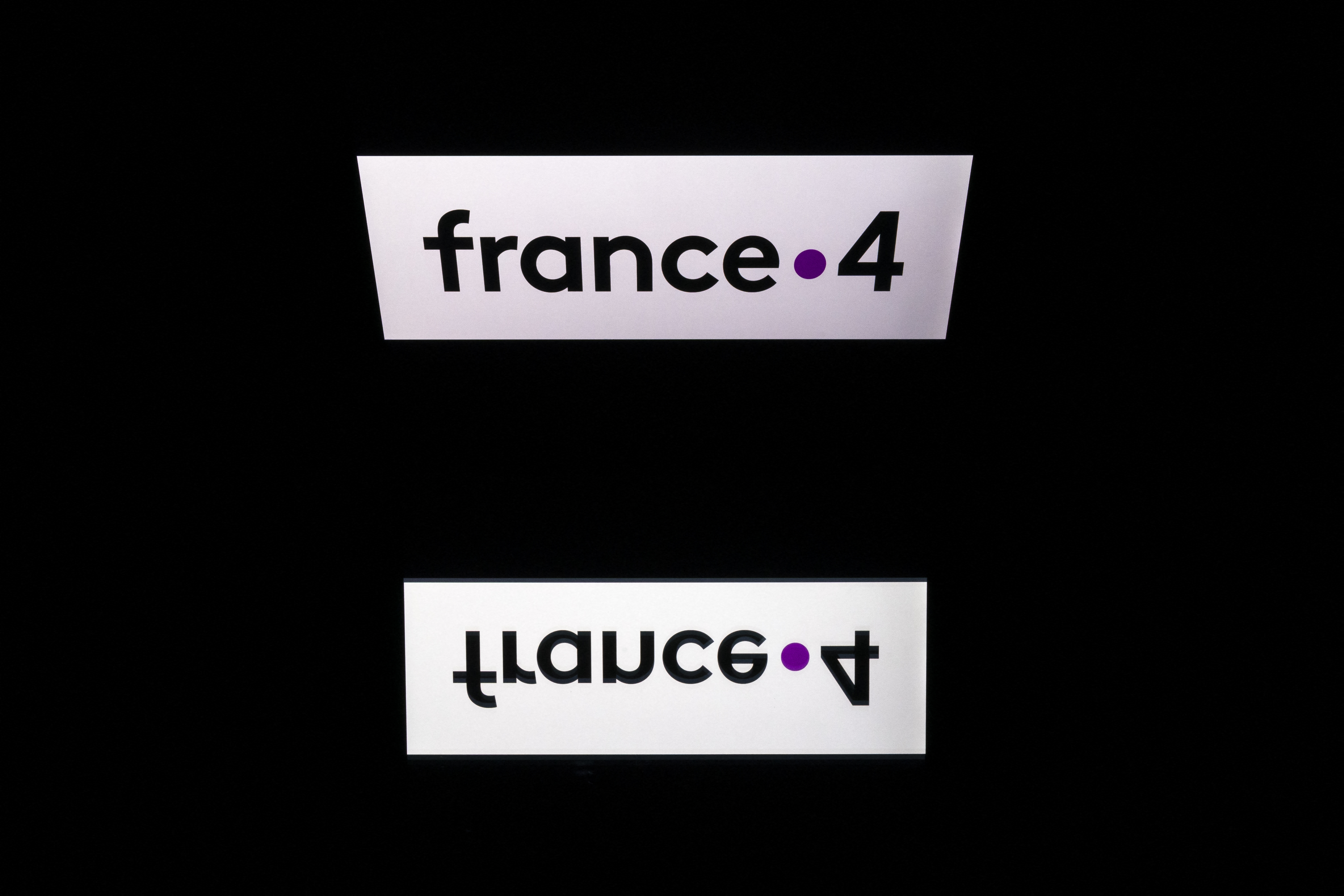 Macron annonce le maintien de France 4 comme chaîne jeunesse et culture