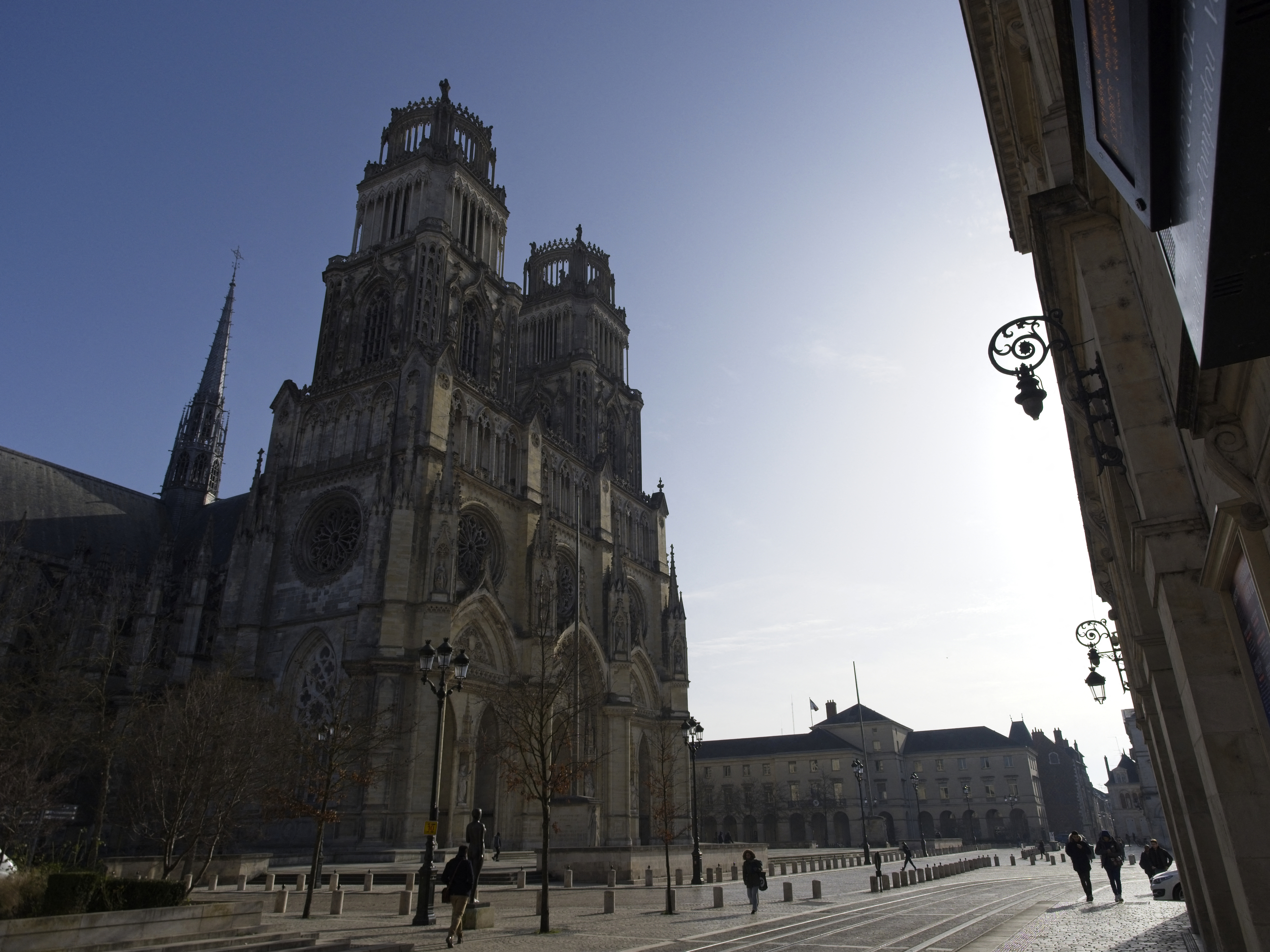 À Orléans, un homme arborant une croix gammée interpellé durant un hommage à Jeanne d'Arc