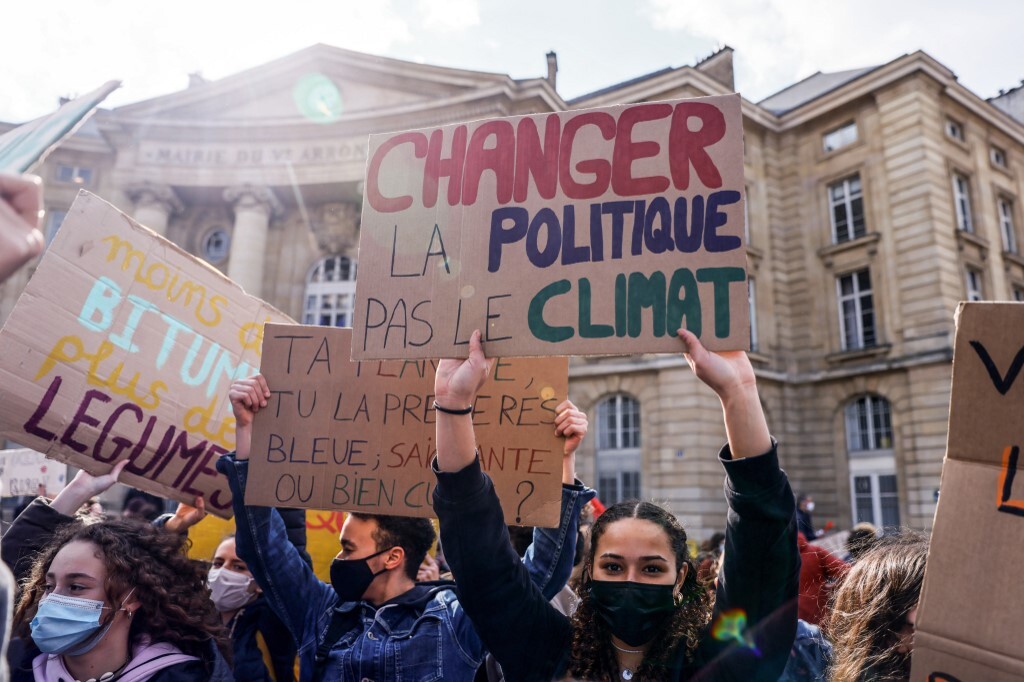 Avant la marche climat, les troupes écolos ragaillardies par l'imbroglio sur le référendum