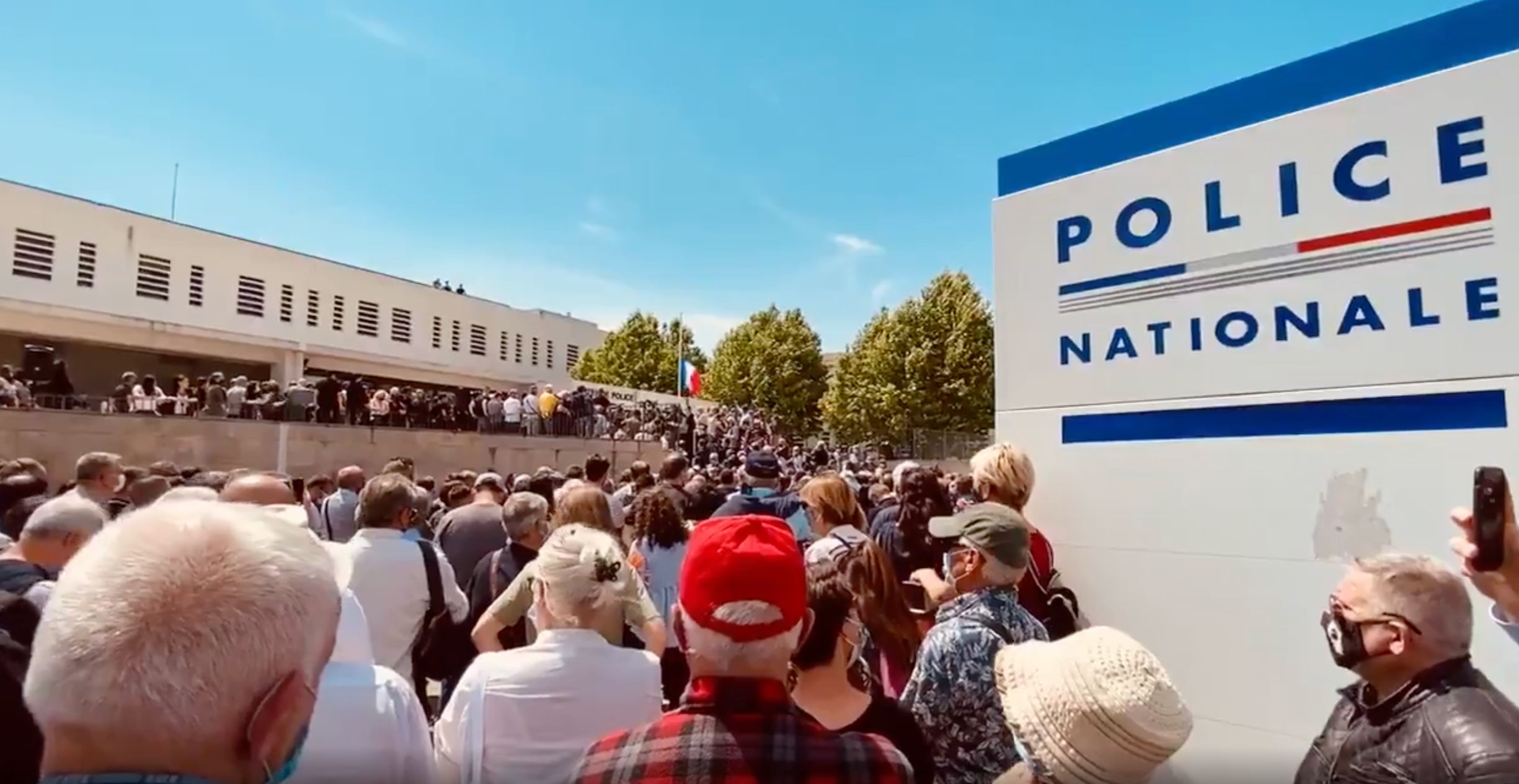 À Avignon, en mémoire d'Éric Masson, rassemblement ému et minute de silence