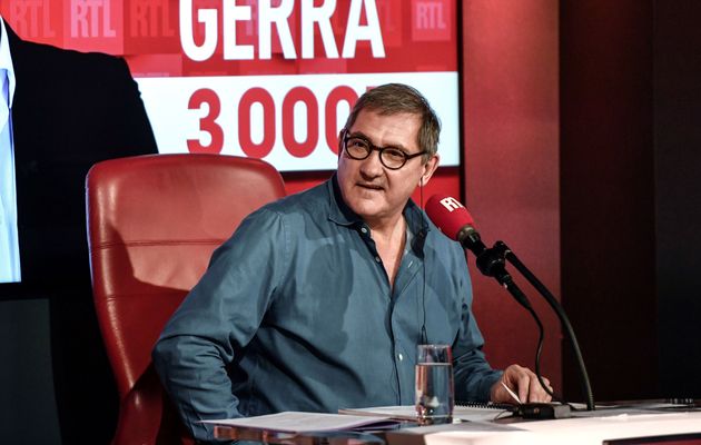 Yves Calvi, ici au mois de mars 2020 à l'antenne de RTL.