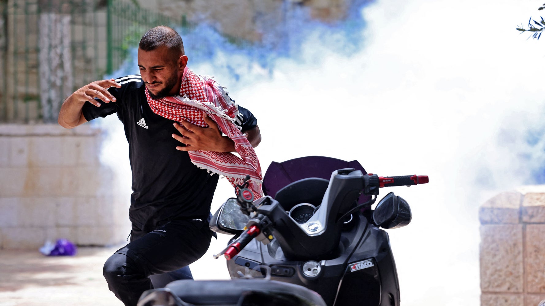 More Than 200 Palestinians Hurt In Jerusalem Holy Site Clash