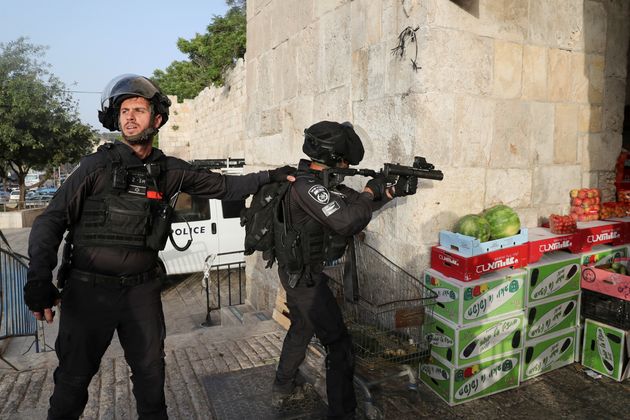 Ιερουσαλήμ: Ρουκέτες, εκρήξεις και σειρήνες «πολέμου» - Δεκάδες νεκροί στη Λωρίδα της