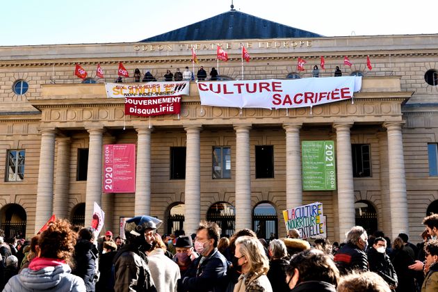 Les manifestants occupent l'Odéon-Théâtre de l'Europe, à l'appel de la CGT...
