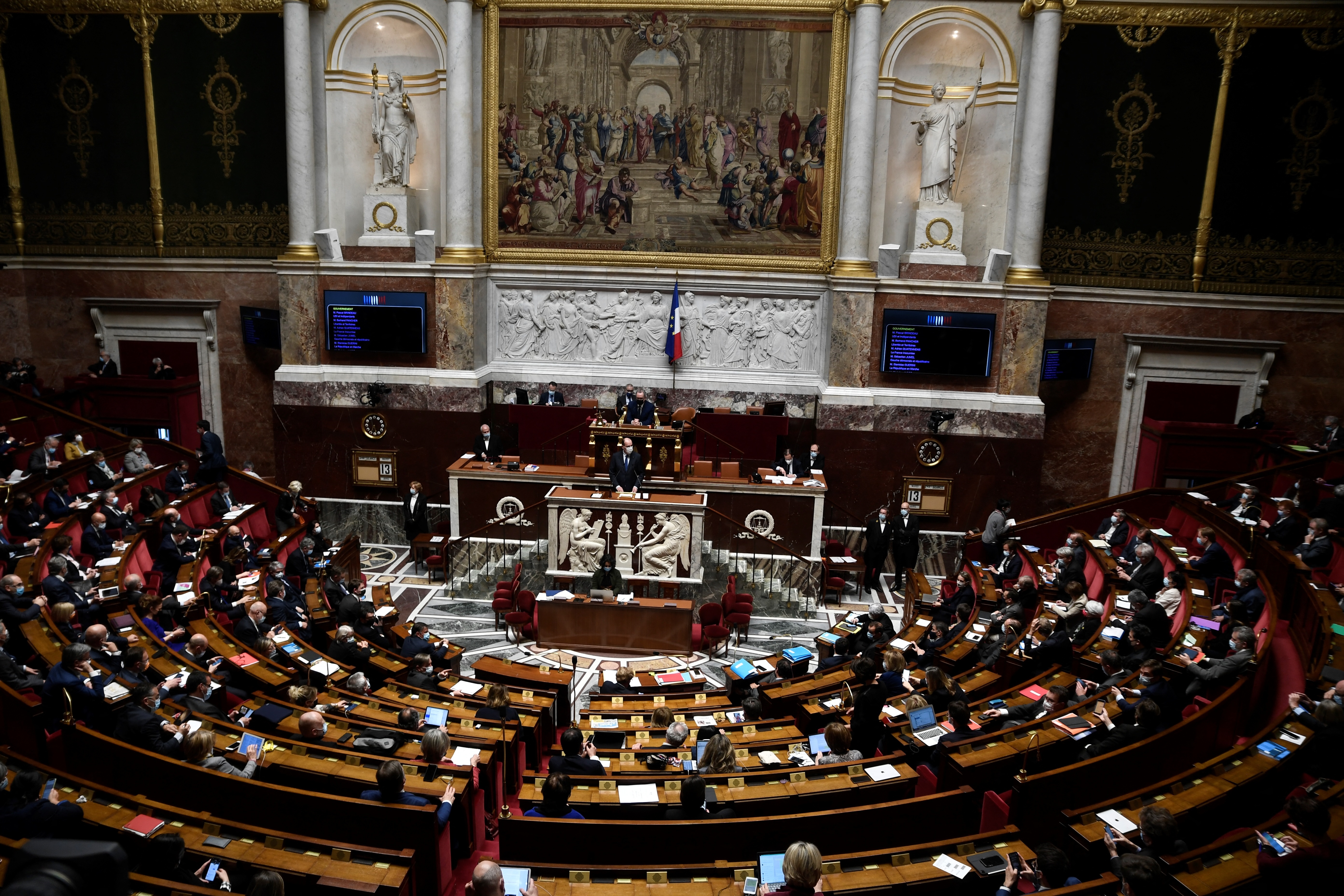 Covid-19: le pass sanitaire rejeté à l'Assemblée nationale