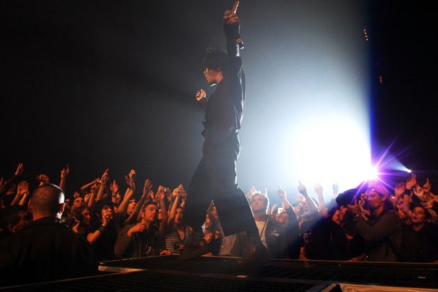 Nicola Sirkis, chanteur du groupe Indochine, lors du festival des Printemps de Bourges, le 27 avril 2006 (photo d'illustration).