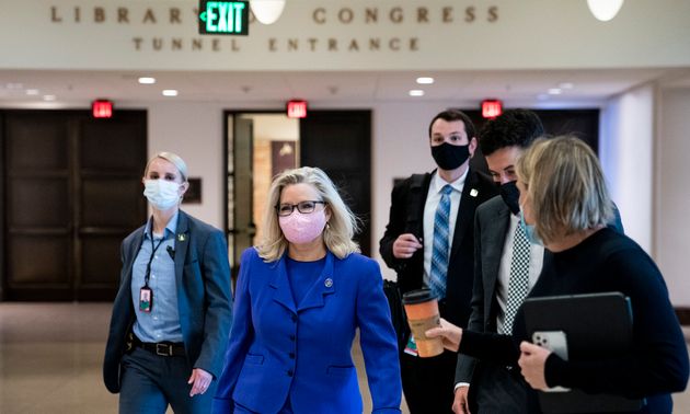 En évinçant Liz Cheney, le Parti républicain s'incline devant Trump (Liz Cheney -en bleu- le 12 mai 2021 par Bill Clark/CQ-Roll Call, Inc via Getty Images)