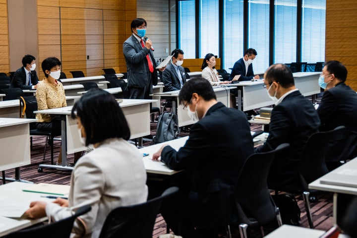 5月14日に開かれた「LGBTに関する課題を考える議員連盟」総会。馳浩会長は、法案の目的に「性的指向および性自認を理由とする差別は許されないものであるとの認識の下」という文言が加えられたことを高く評価すると語った