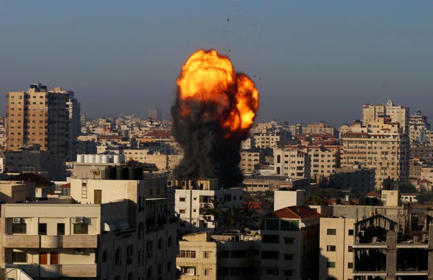 Israele Gaza: altro bombardamento a Gaza, muore una famiglia di 10 anni Israele Gaza: altro bombardamento a Gaza, muore una famiglia di 10 anni