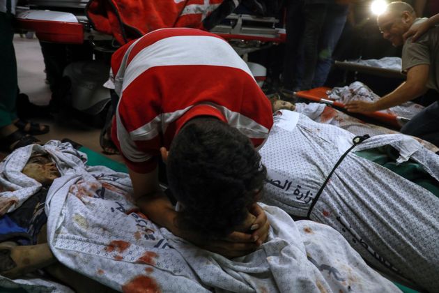 Israel bombardea un campo de refugiados de Gaza matando a una familia entera, con 8