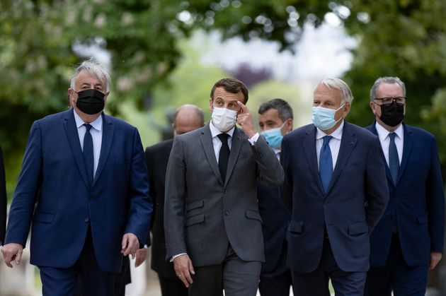 Le Président du Sénat, Gérard Larcher, Emmanuel Macron, l'ancien Premier ministre Jean-Marc Ayrault et Richard Ferrand, président de l'Assemblée nationale, le 10 mai 2021.