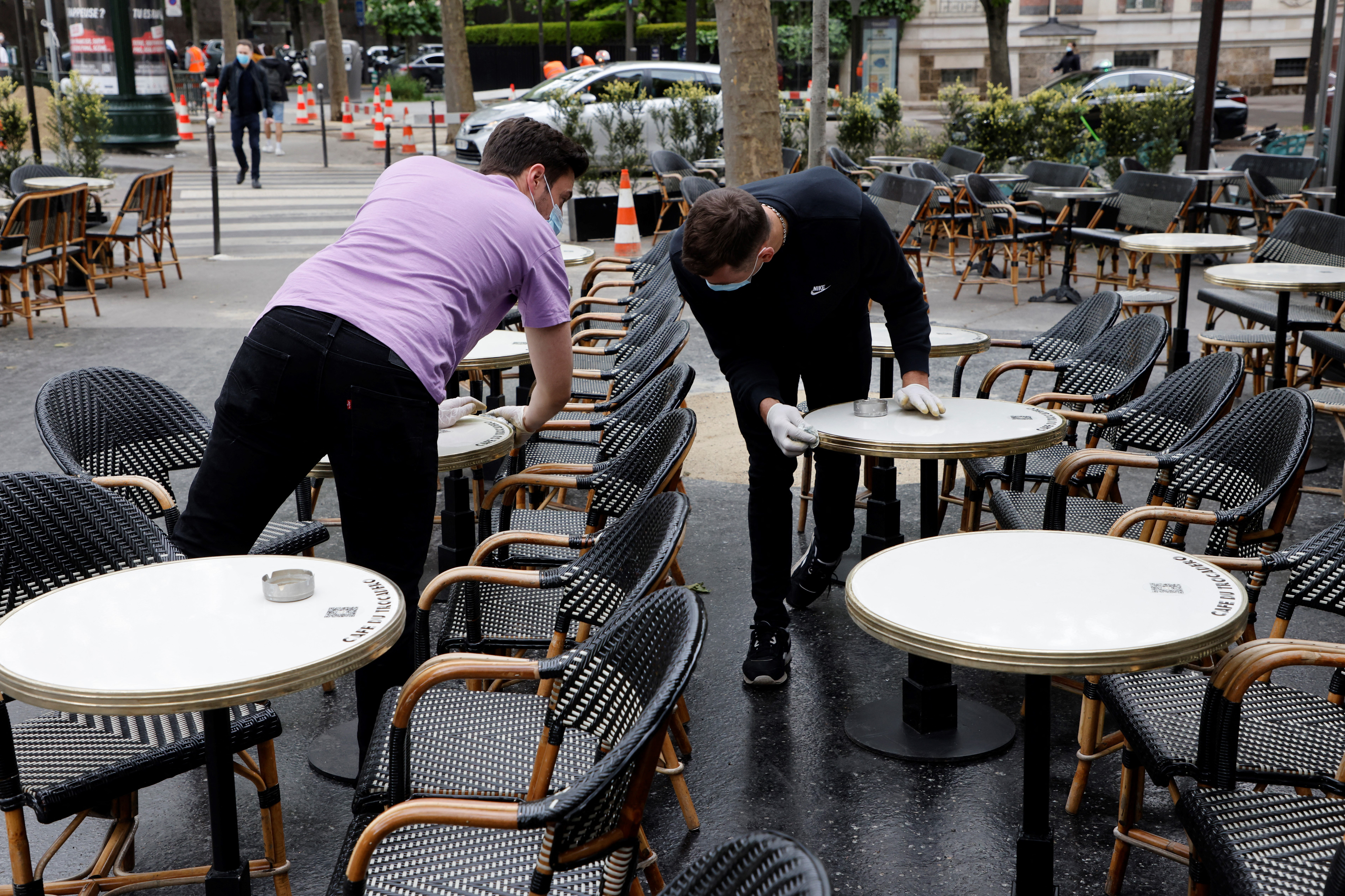 Déconfinement du 19 mai: en terrasse, la folie des réservations