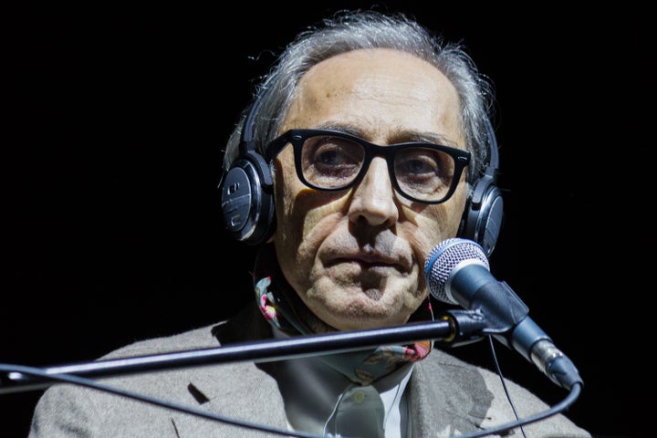 El cantante y compositor italiano Franco Battiato canta en el festival 'Club To Club' en Turín (Italia). 