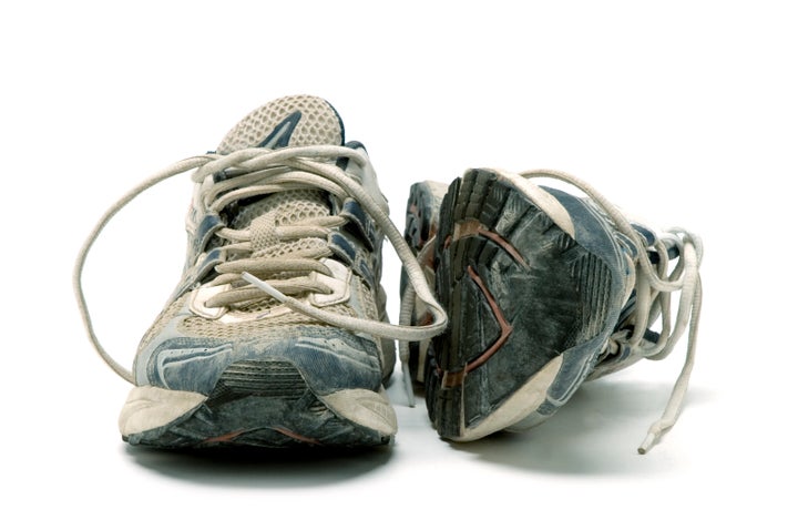 TIME FOR NEW KICKS? THIS IS WHEN YOU SHOULD REPLACE YOUR SNEAKERS – YORK  Athletics Mfg.