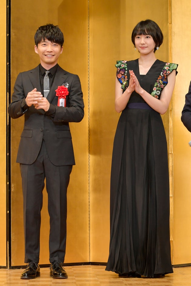 逃げ恥 脚本の野木亜紀子さん 新垣結衣さんと星野源さん結婚に ハッピー最高 ハフポスト 逃げ恥 脚本の野木亜紀子さん 新垣結衣さんと星野源さん結婚に ハッピー最高 ハフポスト