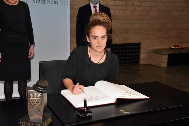 Niente processo per Carola Rackete, "suo dovere portare ...