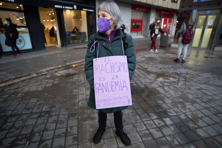 Una mujer, en la manifestación por el 8M en el barrio de Vallecas, Madrid, el 8 de marzo de 2021.