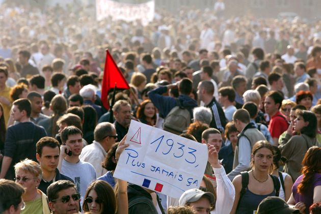 Durant l'entre-deux-tours de la présidentielle de 2002, de nombreuses manifestations contre l'extrême droite avaient eu lieu en France, comme ici à Lyon. AFP PHOTO JEAN-PHILIPPE KSIAZEK