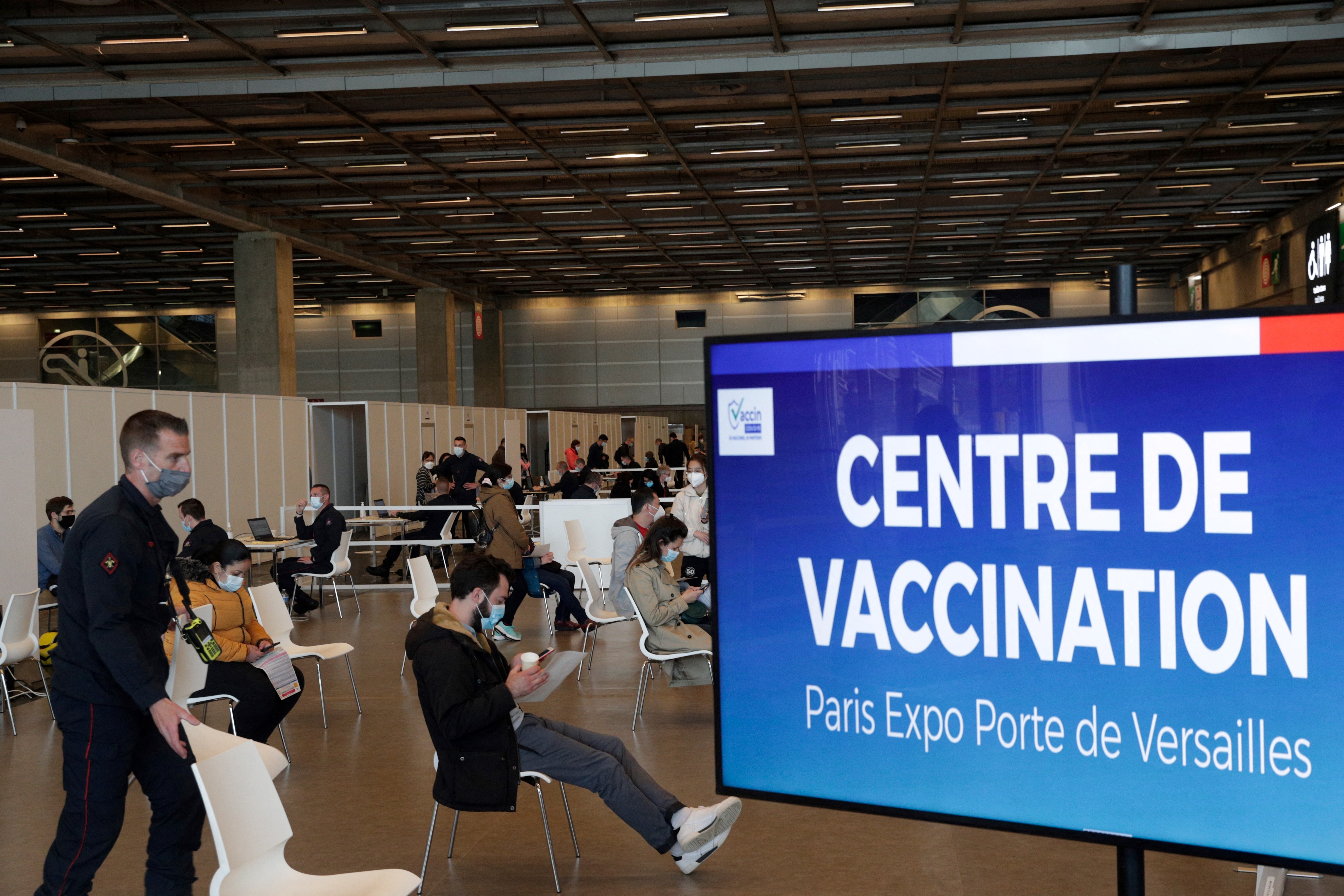 Covid-19: La vaccination avancée pour tous les adultes