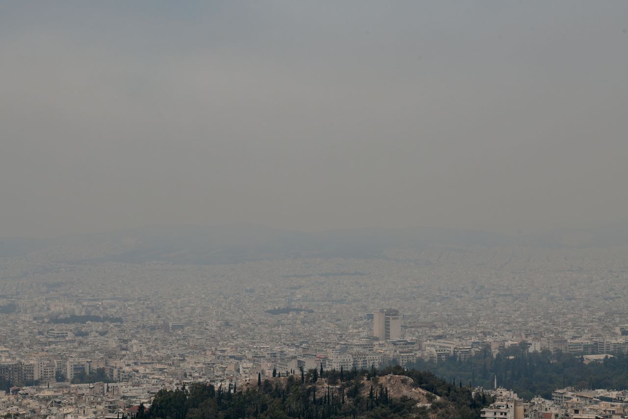 Πνίγηκε στον καπνό η Αθήνα