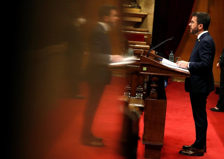 El candidato a la presidencia de la Generalitat de Cataluña, Pere Aragonès, este jueves, en el Parlament.