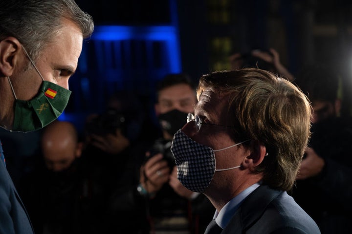 Jose Luis Martínez-Almeida, con Javier Ortega Smith en un acto en las calles de Madrid