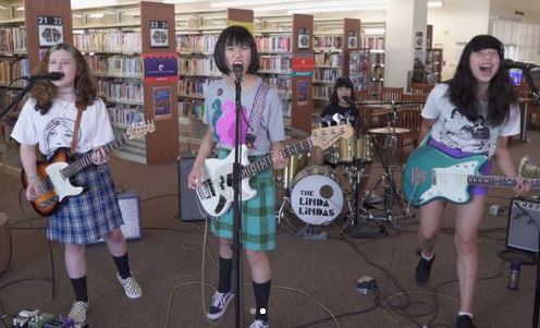 Ce concert punk de quatre ados dans une librairie a décoiffé l'Amérique raciste