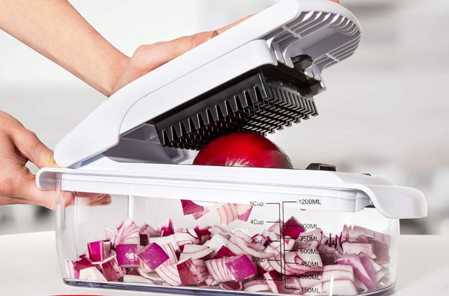 Today's Gadget from E's Kitchen is the Chef'n Garlic Slicer!