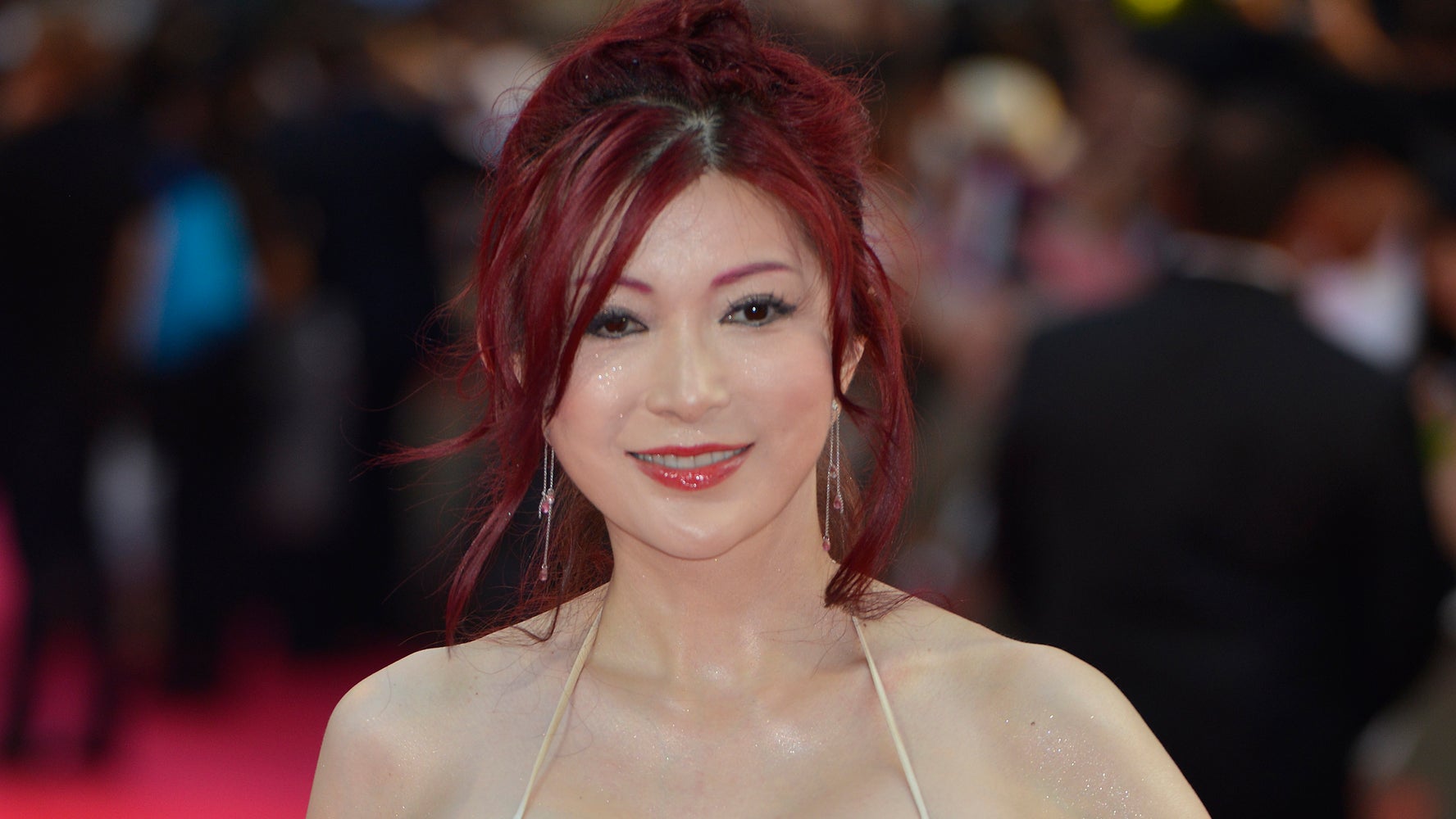 叶美香さんのバイオハザード仮装が妖艶過ぎる 本家の ドミトレスク夫人 と比べてみたら激似だった 写真 ハフポスト 叶美香さんのバイオハザード仮装が妖艶過ぎる 本家の ドミトレスク夫人 と比べてみたら激似だった 写真 ハフポスト