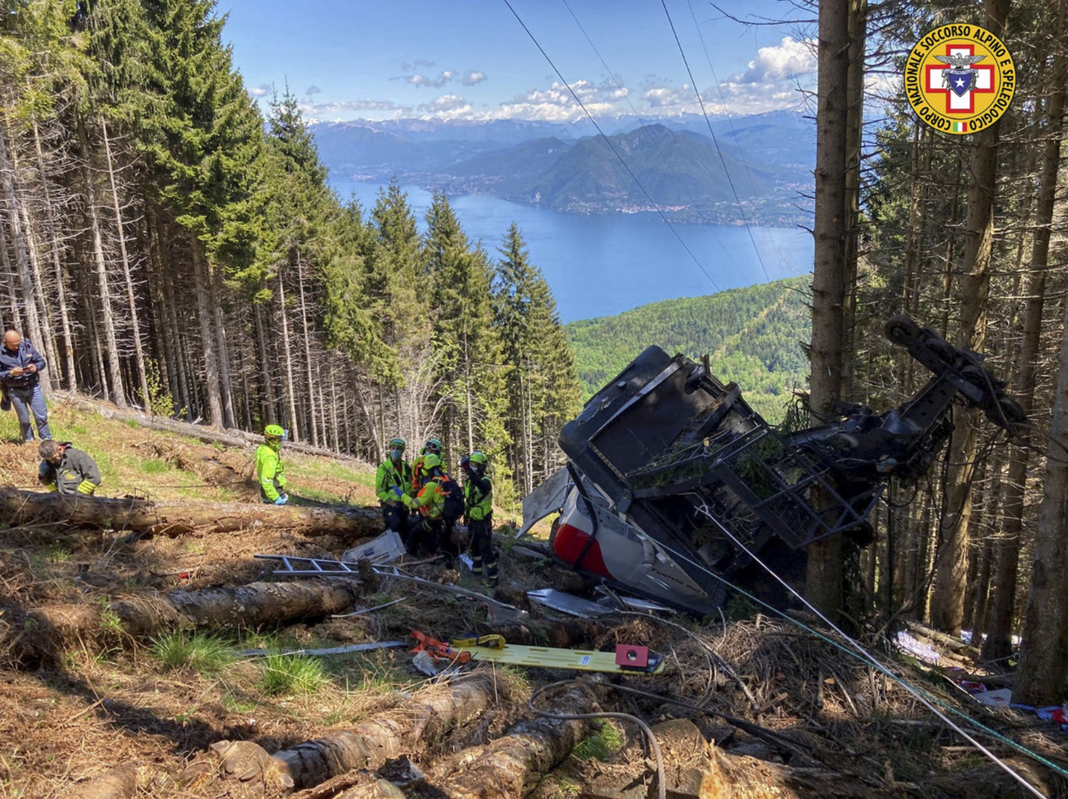 À Stresa en Italie, la chute d'un téléphérique fait au moins 12 morts