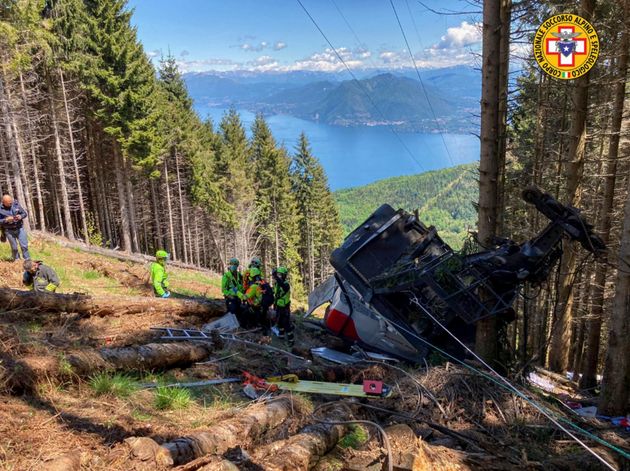 En Italie, la chute d'un téléphérique fait au moins 12 morts