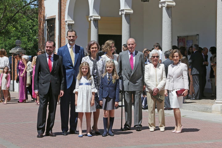 Posado familiar en la comunión de Leonor.