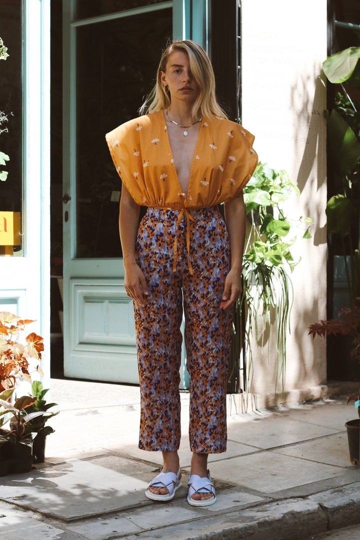 Βρες <a href="https://arpyes.com/collections/new-collection/products/copy-of-hibiscus-pants-terracotta" target="_blank" role="link" class=" js-entry-link cet-external-link" data-vars-item-name="το παντελόνι" data-vars-item-type="text" data-vars-unit-name="60ab6f60e4b031354799503a" data-vars-unit-type="buzz_body" data-vars-target-content-id="https://arpyes.com/collections/new-collection/products/copy-of-hibiscus-pants-terracotta" data-vars-target-content-type="url" data-vars-type="web_external_link" data-vars-subunit-name="article_body" data-vars-subunit-type="component" data-vars-position-in-subunit="6">το παντελόνι</a>
