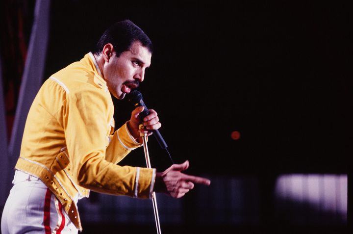 Φωτογραφία αρχείου, 19 Ιουλίου 1986. Ο Φρέντι Μέρκιουρι σε συναυλία των Queen στην Γερμανία. (Photo by ZIK Images/United Archives via Getty Images)
