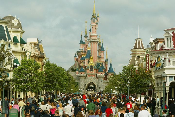 ヨーロッパ唯一のディズニーテーマパーク、ディズニーランド・パリの城。テーマは当初の香港のパークと同様に「眠れる森の美女」だ