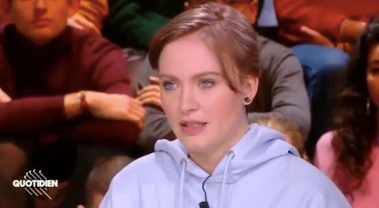 Mila sur le plateau de l'émission 