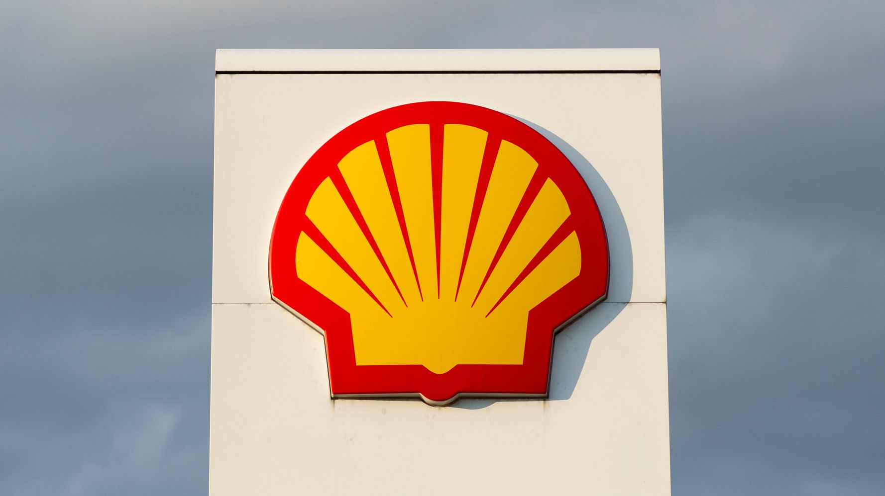 Court In Netherlands Orders Royal Dutch Shell To Cut Carbon Emissions