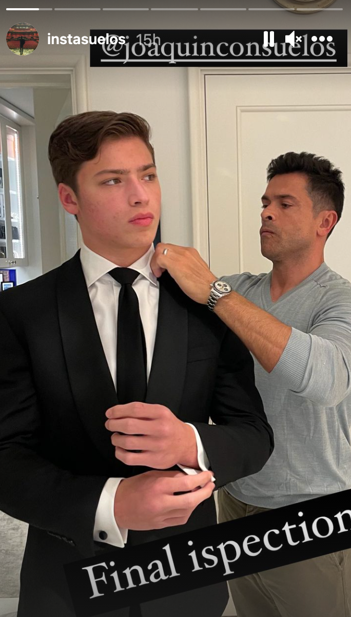 Mark Consuelos And Kelly Ripas Son Joaquin Wears Dads Tux To Prom Huffpost Entertainment 