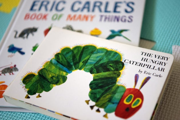 Eric Carle Auteur De La Chenille Qui Fait Des Trous Est Mort Le Huffpost Eric Carle Auteur De La Chenille Qui Fait Des Trous Est Mort Le Huffpost