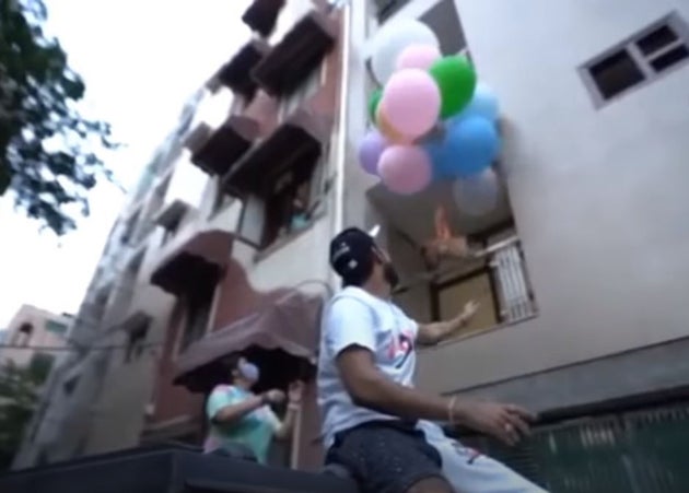 Η ανοησία είναι ανίκητη: YouTuber συνελήφθη για ιπτάμενο σκύλο με