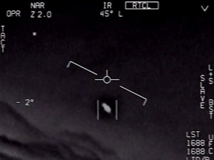 Το Πολεμικό Ναυτικό των ΗΠΑ κυκλοφόρησε ένα βίντεο πριν κάποιους μήνες που δείχνει UFO