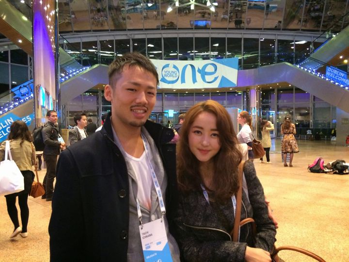2014年のOne Young Worldでの市川さん（左）とパク・ヨンミさん
