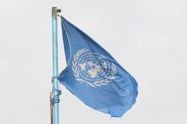 L'ONU lance une enquête sur les atteintes aux droits des Palestiniens, Netanyahu fulmine (Photo du drapeau de l'ONU par Artur Widak/NurPhoto via Getty Images)