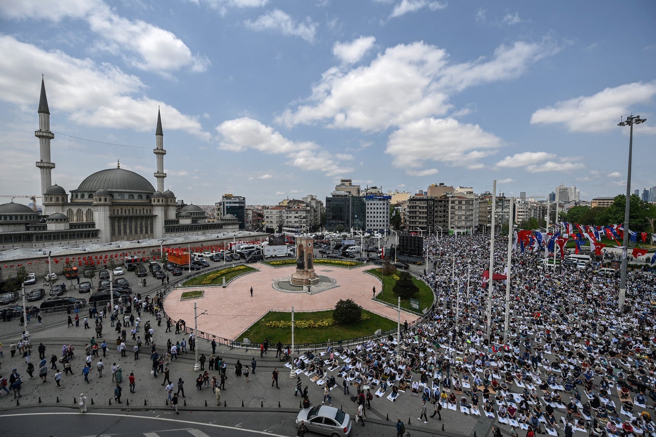 Μπορεί να φιλοξενήσει 4.000 προσκυνητές.