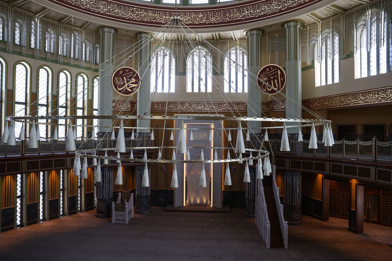 Το εσωτερικό του τζαμιού.