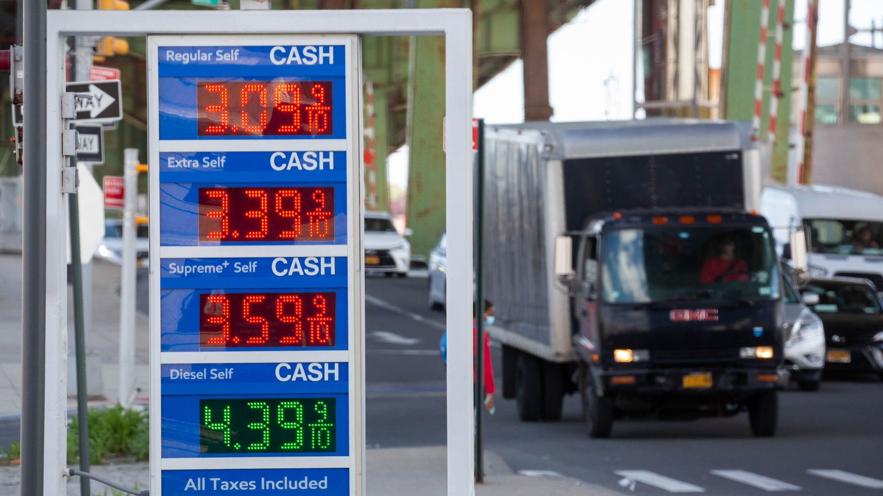 White House Defends High Gas Prices As Americans Prepare To Travel For Memorial Day