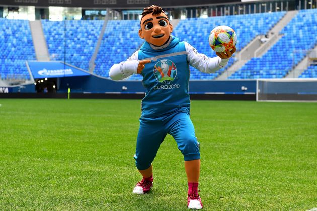 Skillzy, la mascotte de l'Euro 2021 de foot, fait l'unanimité contre elle (Skillzy, la mascotte...
